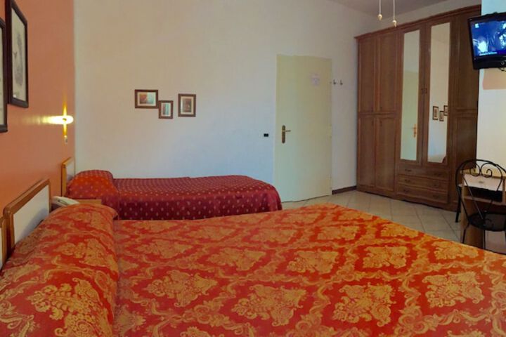 Room 6 of 50