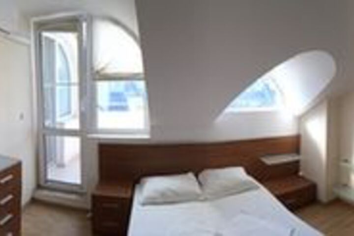 Room 12 of 36