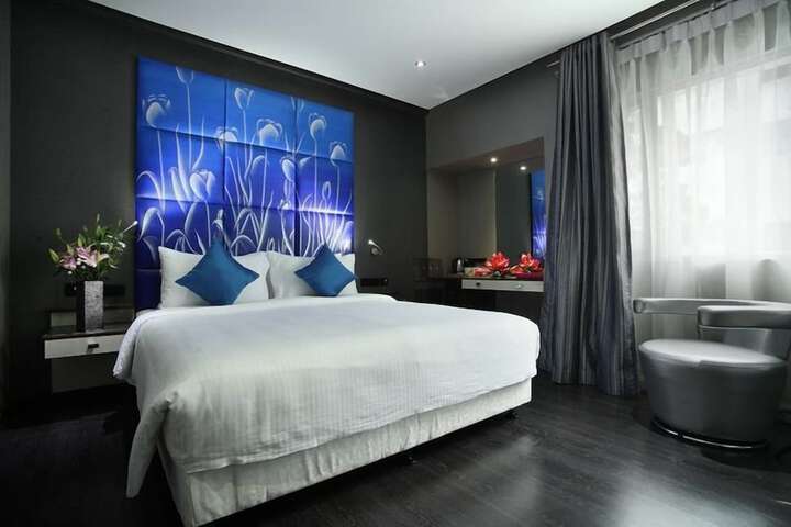 Room 10 of 28