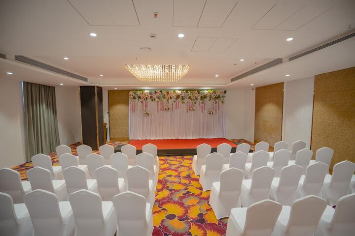 Ballroom/Hall 62 of 71