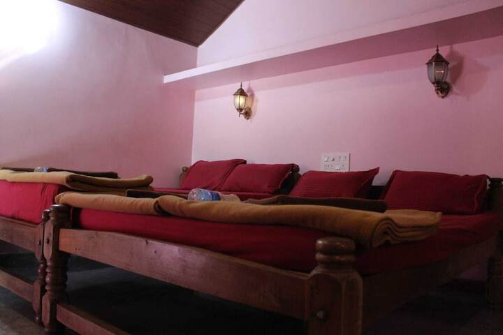 Room 8 of 32