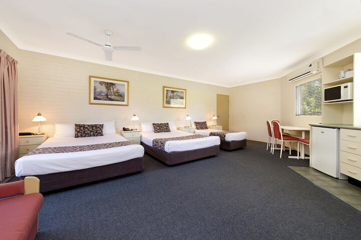 Room 6 of 34