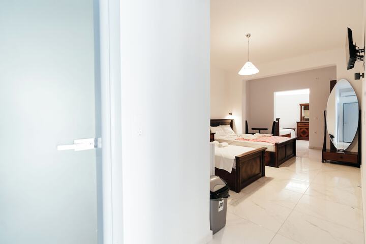 Room 25 of 158