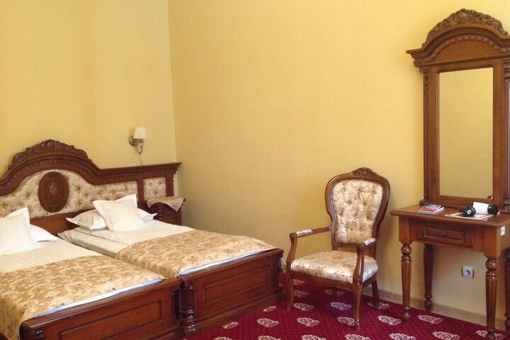 Room 11 of 39