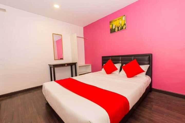 Room 6 of 16
