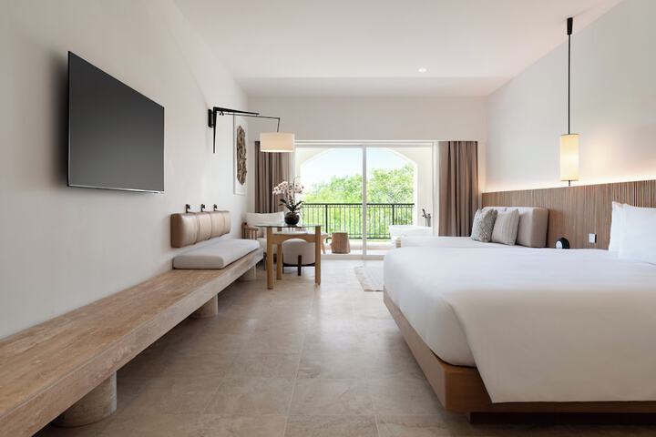 Room 6 of 42