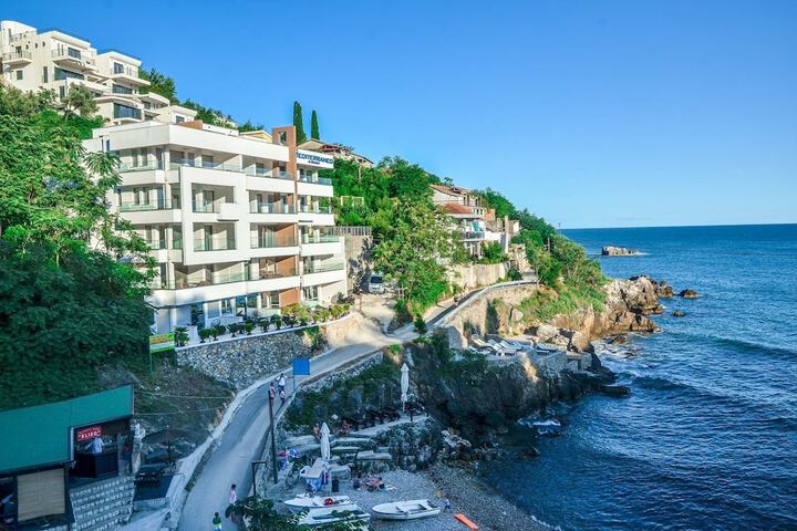 HOTEL MEDITERRANEO LIMAN free private beach for hotel guest in Ulcinj
