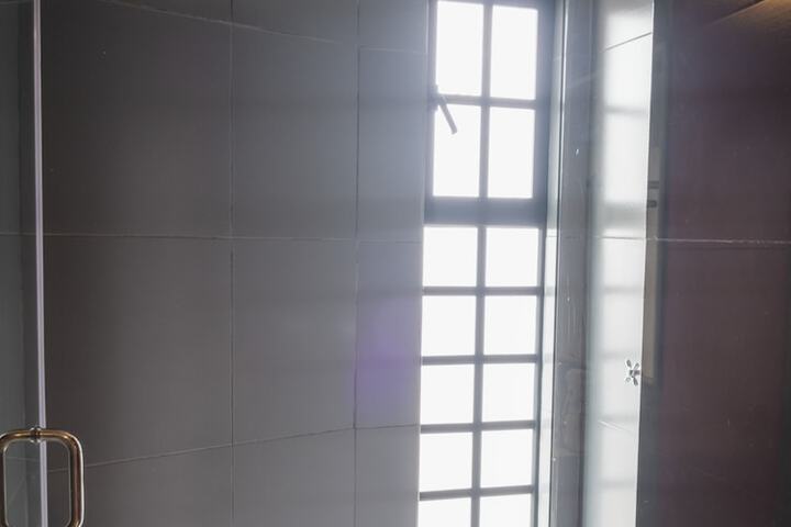 Room 27 of 144