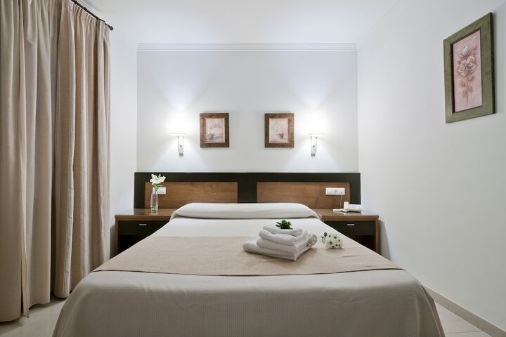 Room 6 of 35