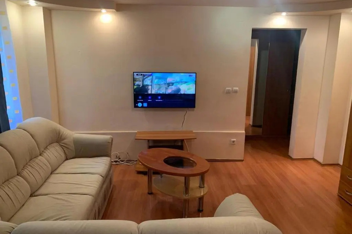 Room 4 of 9