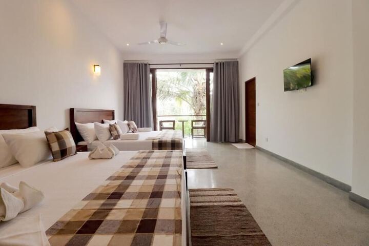 Room 3 of 90