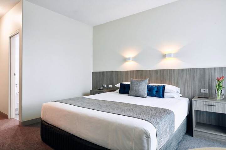 Room 2 of 25