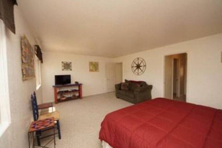 Room 32 of 137