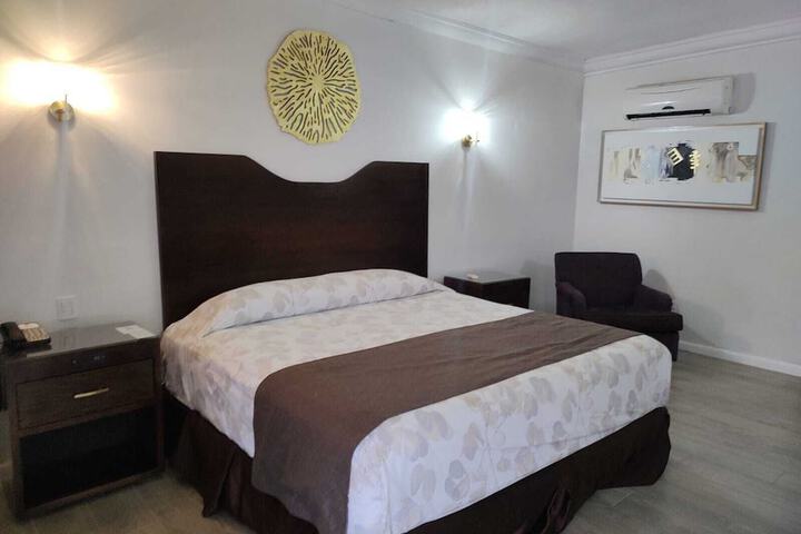Room 4 of 28