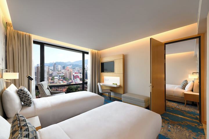 Room 9 of 39