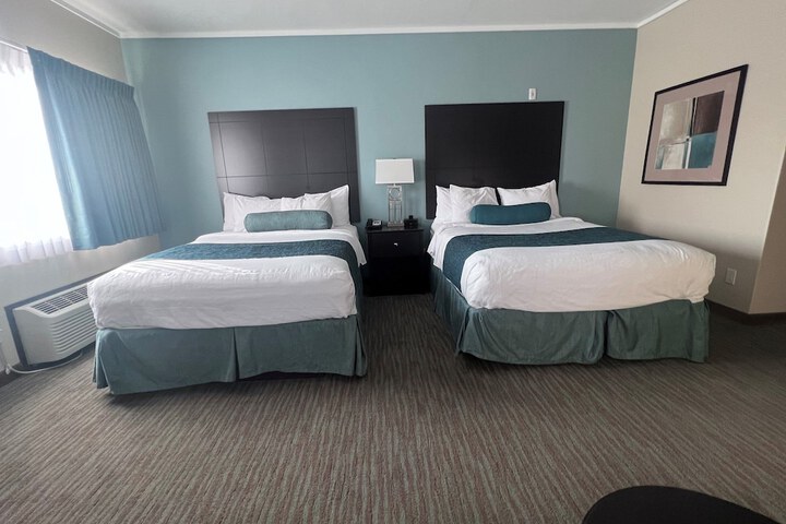 Quadruple Queen Bed (1 of 17)