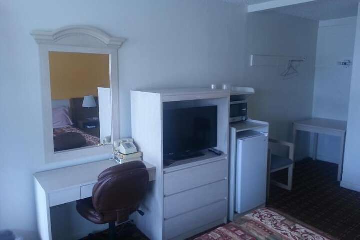 Room 13 of 22