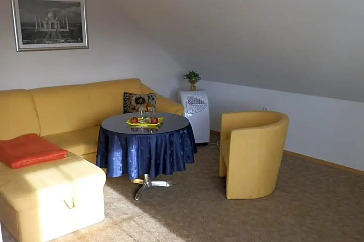 Room 10 of 11