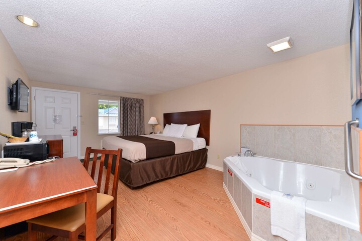 1 King Bed (11 of 14)