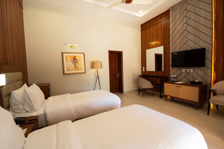 Room 10 of 27