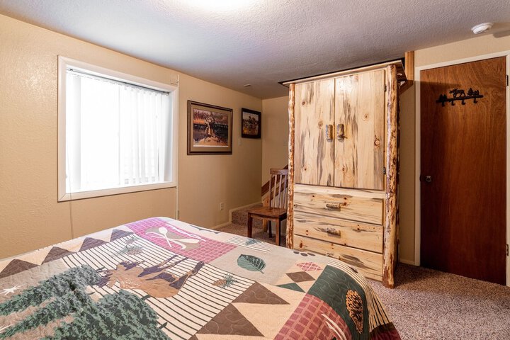 Room 4 of 17