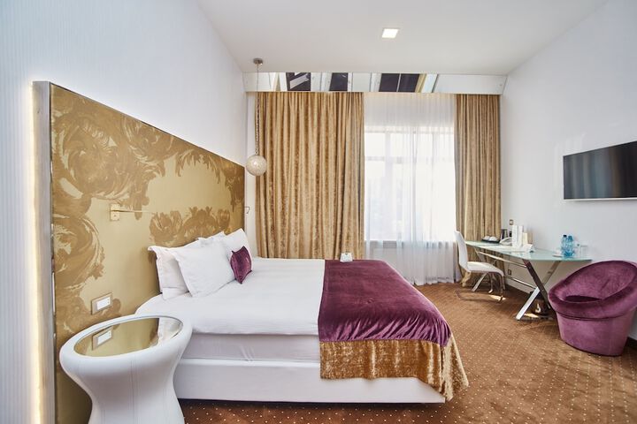 Room 16 of 105