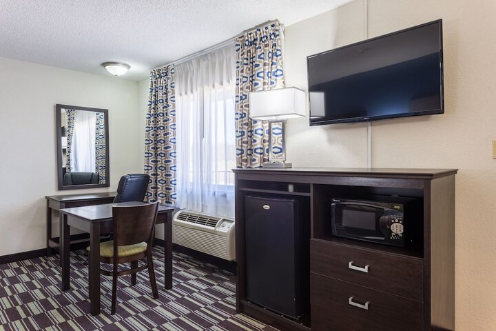 Room 6 of 19