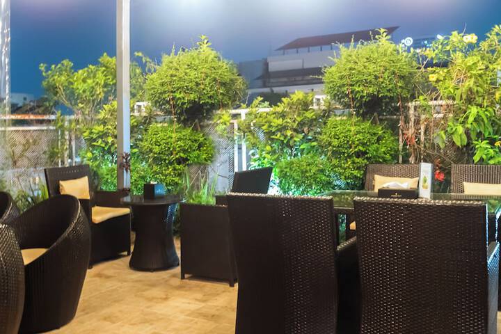 Dining 70 of 102