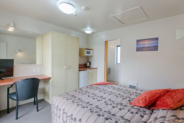 Room 4 of 43