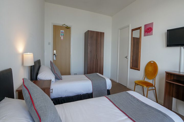 Room 32 of 111