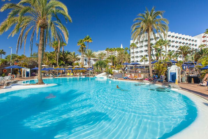 Hotel with Pool