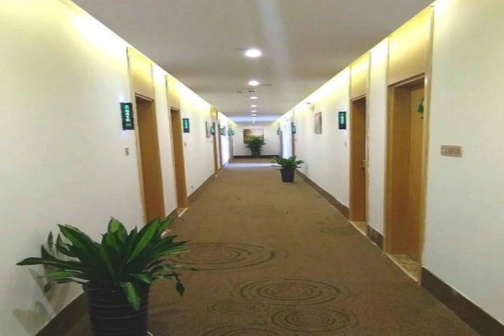 Ballroom/Hall 32 of 38
