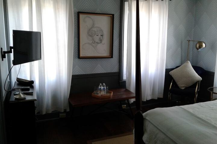 Room 30 of 42