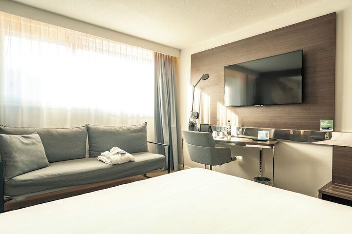 Room 15 of 77