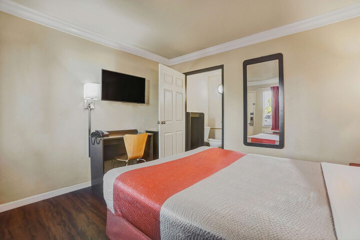 Room 5 of 24