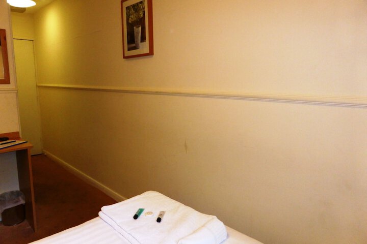 Room 9 of 20