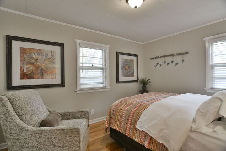 Room 5 of 28