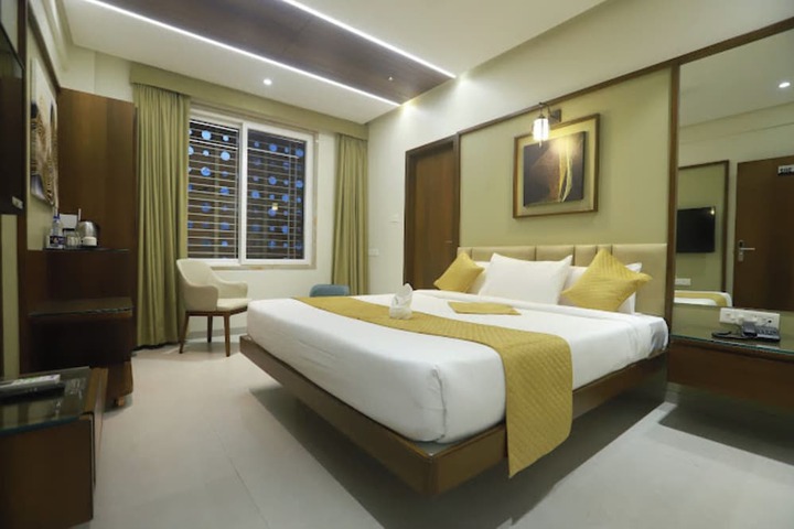 Room 6 of 12