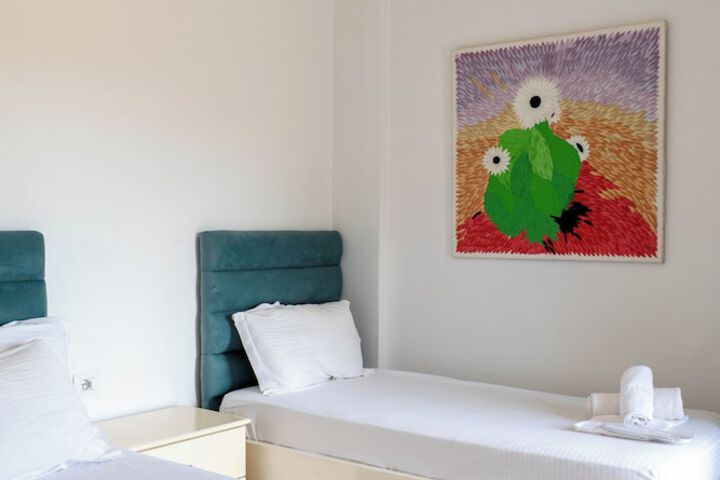 Room 82 of 297