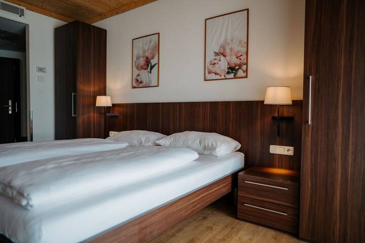 Room 4 of 37