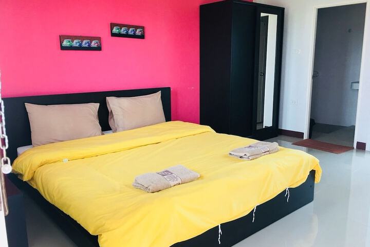 Room 4 of 16