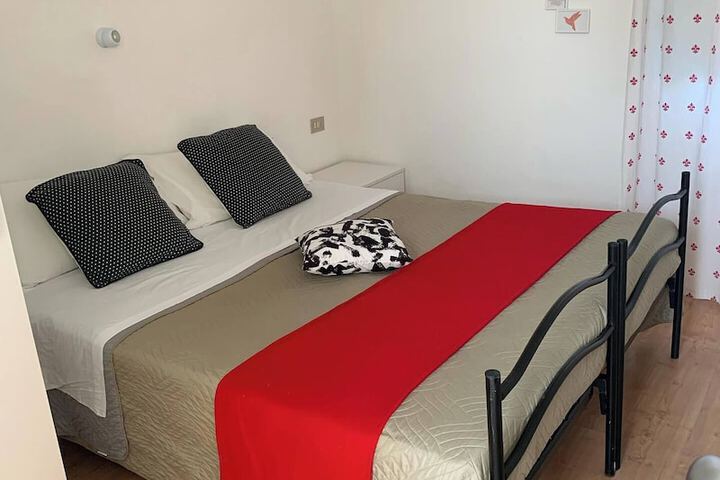 Room 10 of 92