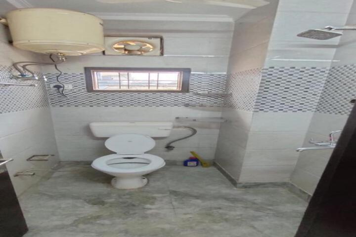 Hotel O Home Q67 Near Omaxe Gurgaon Mall