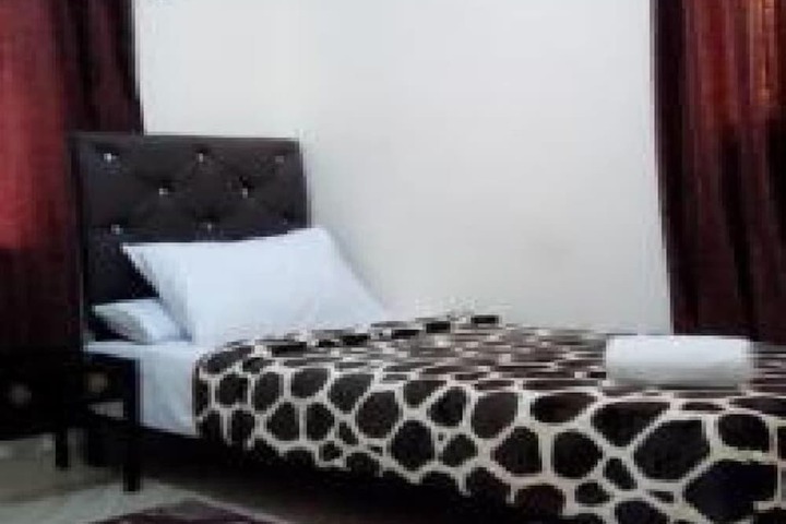 Room 3 of 7