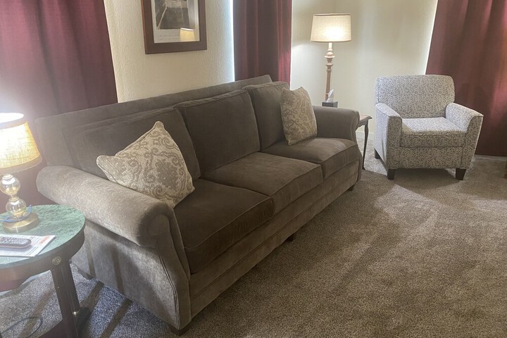 Room 9 of 27
