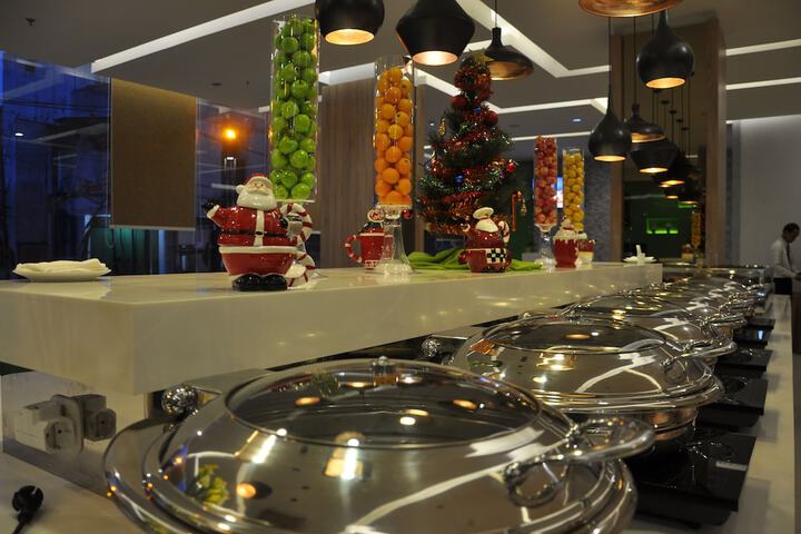 Dining 43 of 55