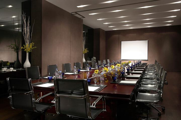 Business Center 26 of 27