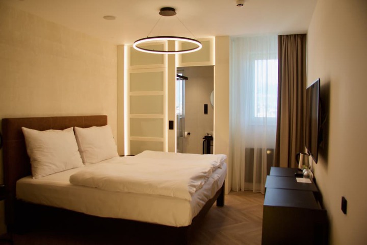 Room 4 of 41