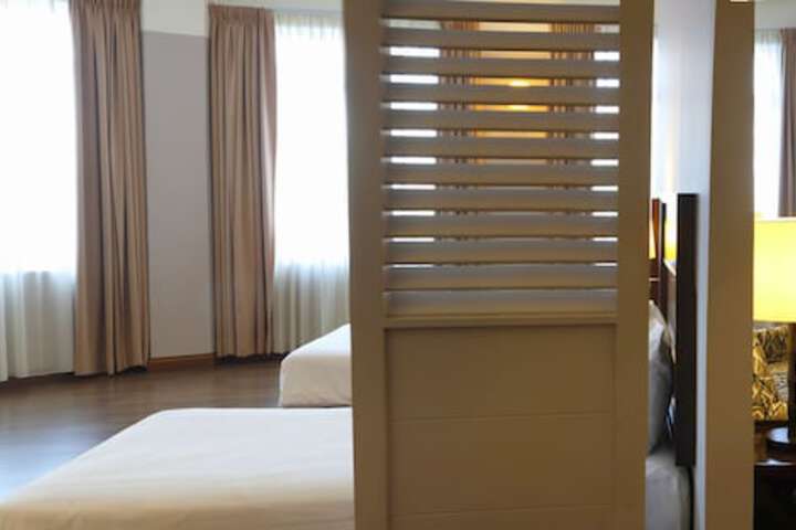 Room 4 of 65