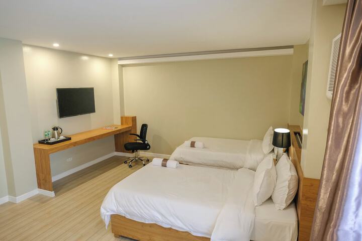 Room 13 of 32